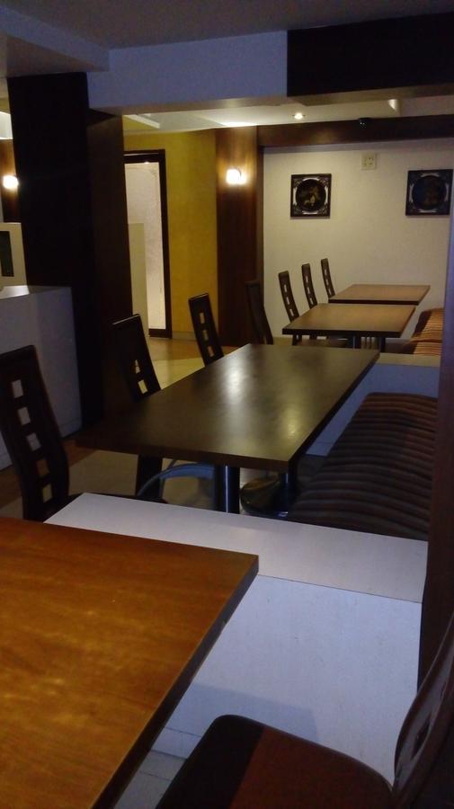 Hotel Crystal Мумбаї Екстер'єр фото